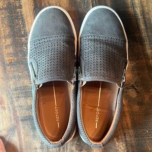 Womens slip on shoes. Report From stitch fix . gently worn sz 7.5!